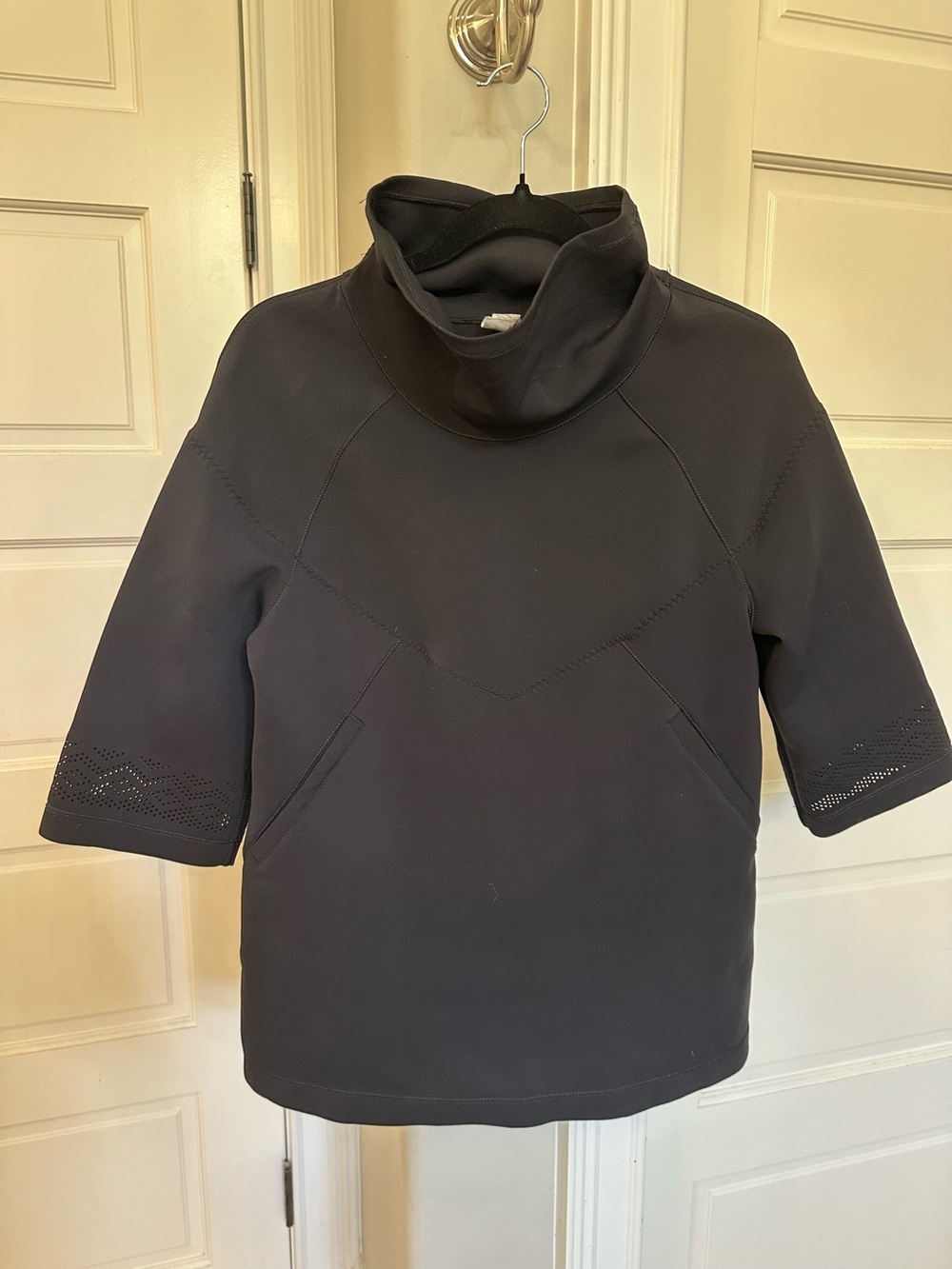Ivivva Lululemon Girls 14 Short Sleeve Embossed Neoprene Mock Neck Top Shirt